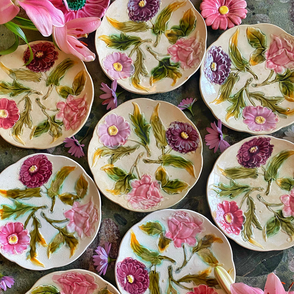8 assiettes barbotine feuilles