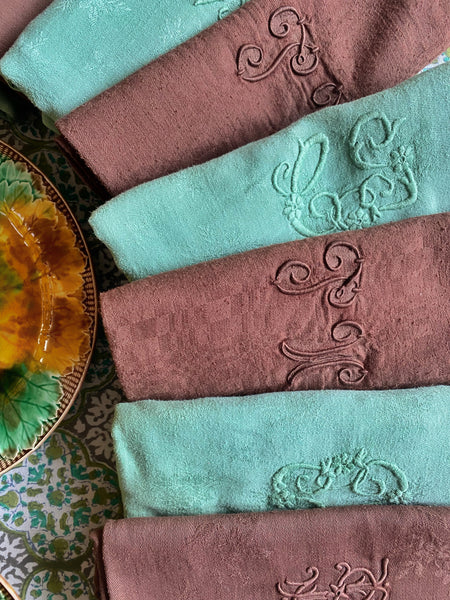 8 serviettes anciennes teintes