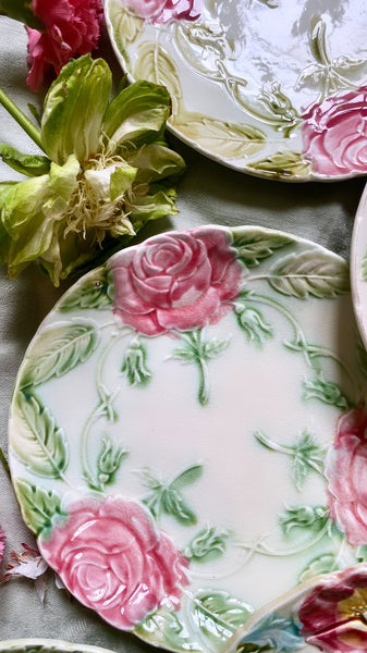 10 assiettes barbotine roses