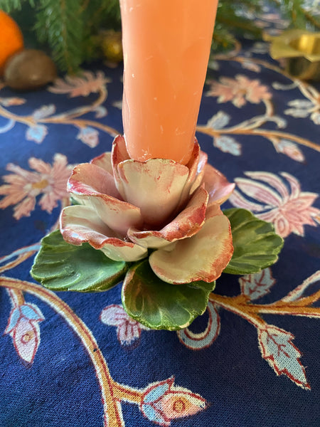 Paire de Bougeoirs fleur barbotine