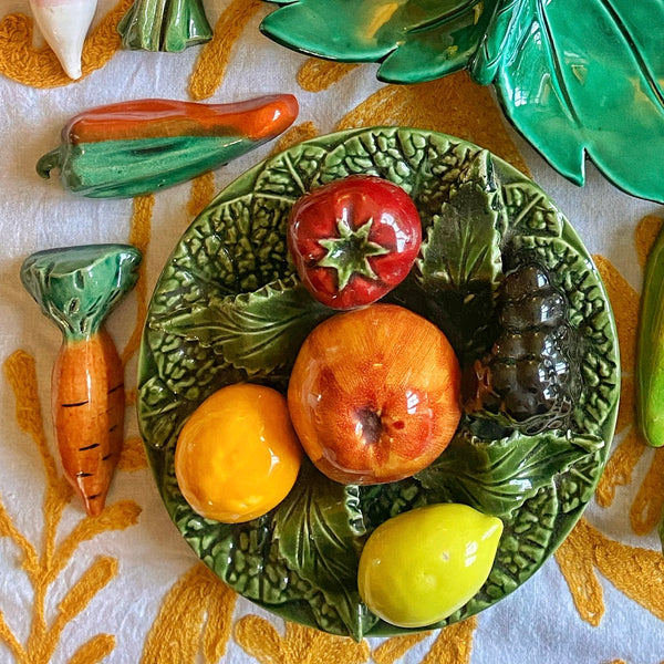 Assiette murale barbotine