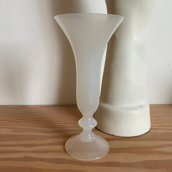 Vase opaline blanc