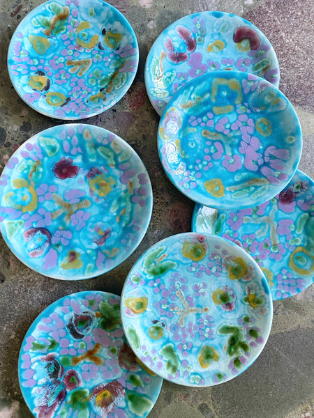 Ensemble plat et 6 assiettes artisanales