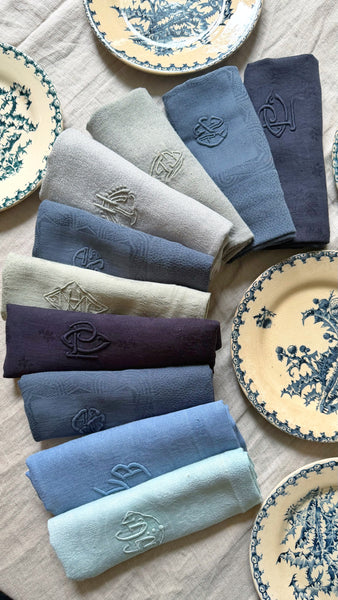 10 serviettes anciennes brodées