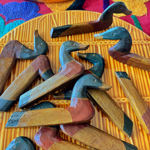 12 porte-couteaux anciens bois