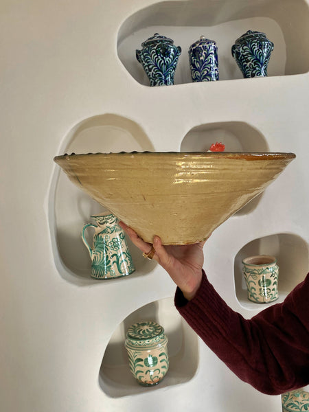 Grand plat ancien en terre cuite vernissée