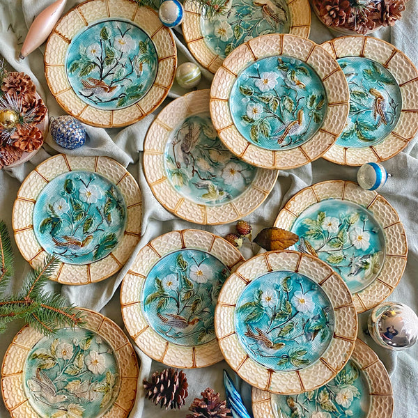 11 assiettes barbotine