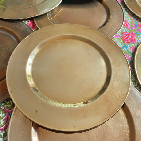 12 assiettes de présentation laiton