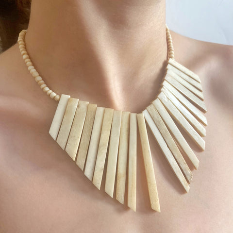 Collier vintage corne