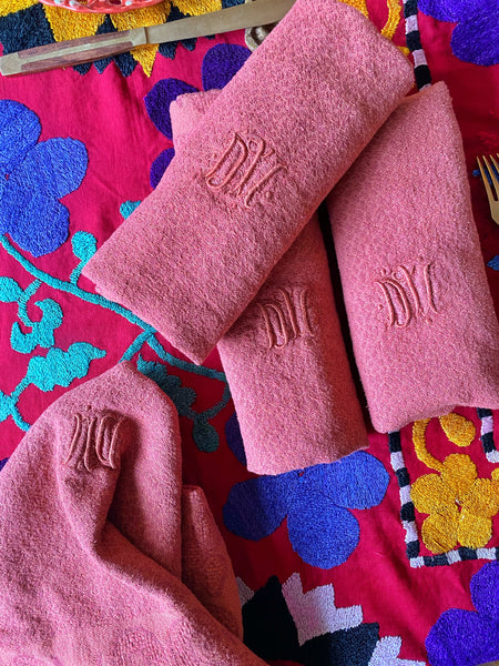12 serviettes brodées terre cuite