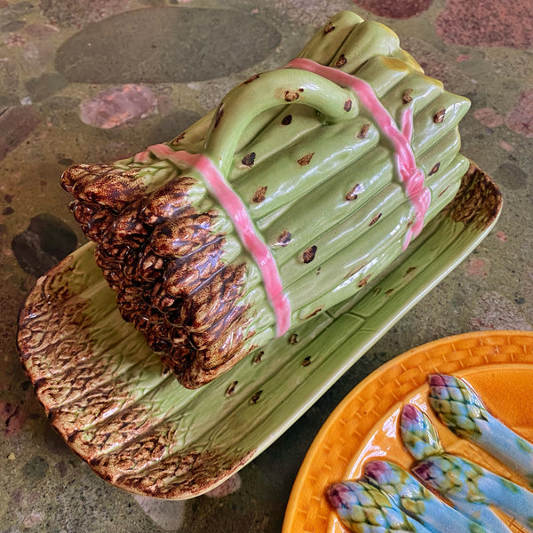 Ensemble plat saucière asperges