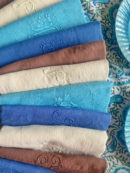 Lot 12 serviettes anciennes brodées