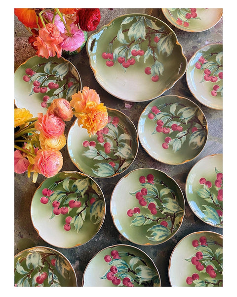 Ensemble plat et 12 assiettes Luneville modèle cerises