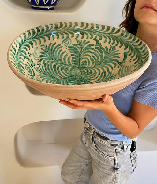 Grand plat ancien en terre cuite vernissée