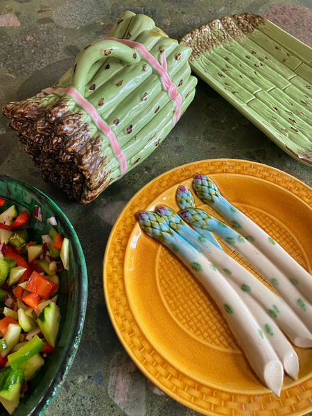 Ensemble plat saucière asperges
