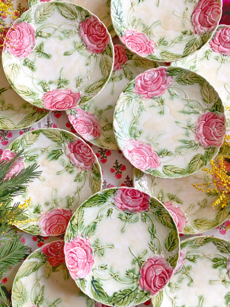 10 assiettes barbotine roses