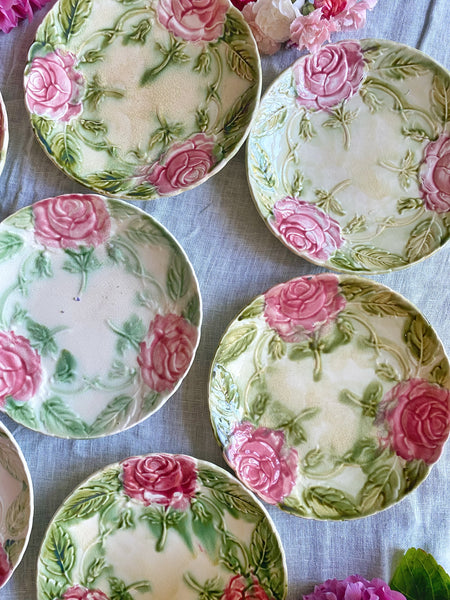 10 assiettes barbotine roses