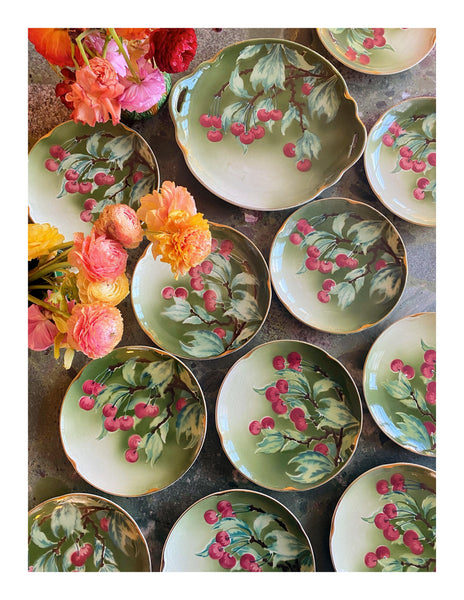 Ensemble plat et 12 assiettes Luneville modèle cerises