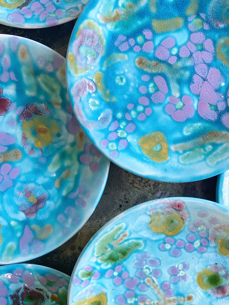 Ensemble plat et 6 assiettes artisanales