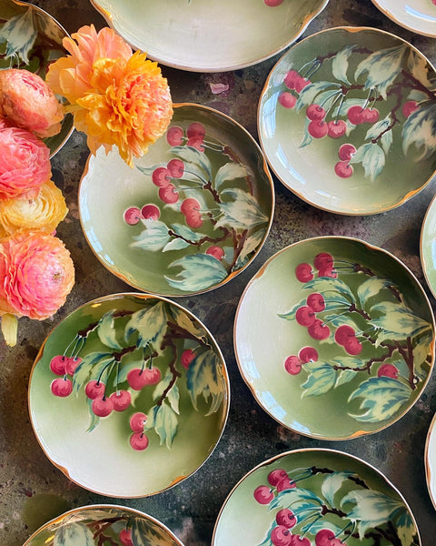 Ensemble plat et 12 assiettes Luneville modèle cerises