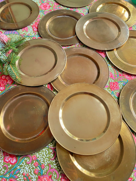 12 assiettes de présentation laiton