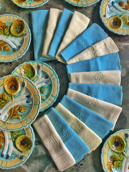 12 serviettes brodées