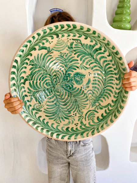 Grand plat ancien en terre cuite vernissée