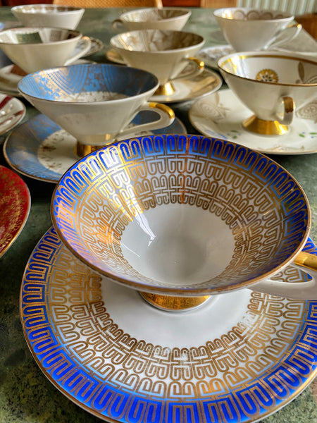 Ensemble de 10 tasses porcelaine