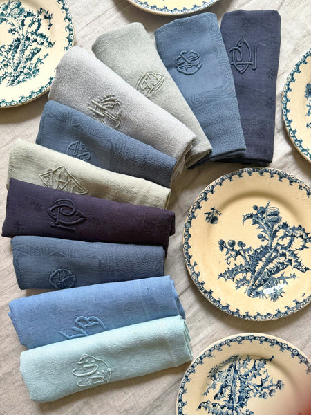 10 serviettes anciennes brodées
