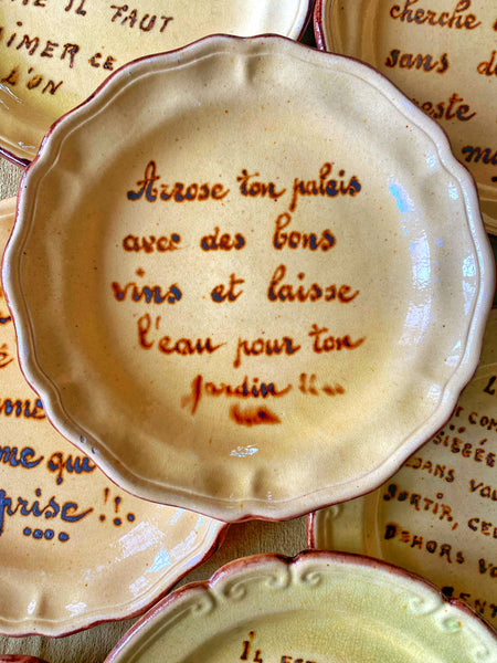 7 assiettes anciennes citations