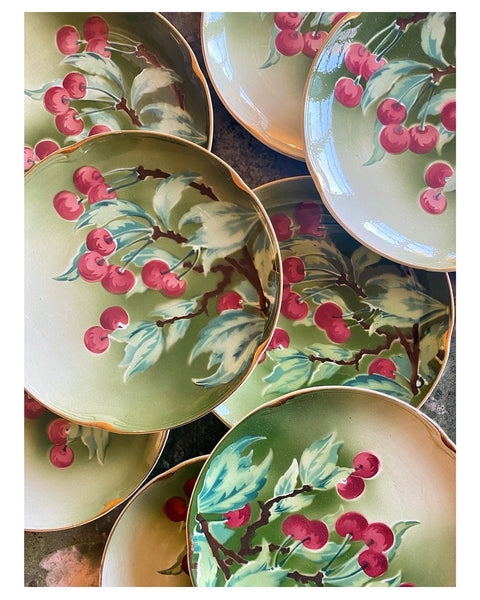 Ensemble plat et 12 assiettes Luneville modèle cerises