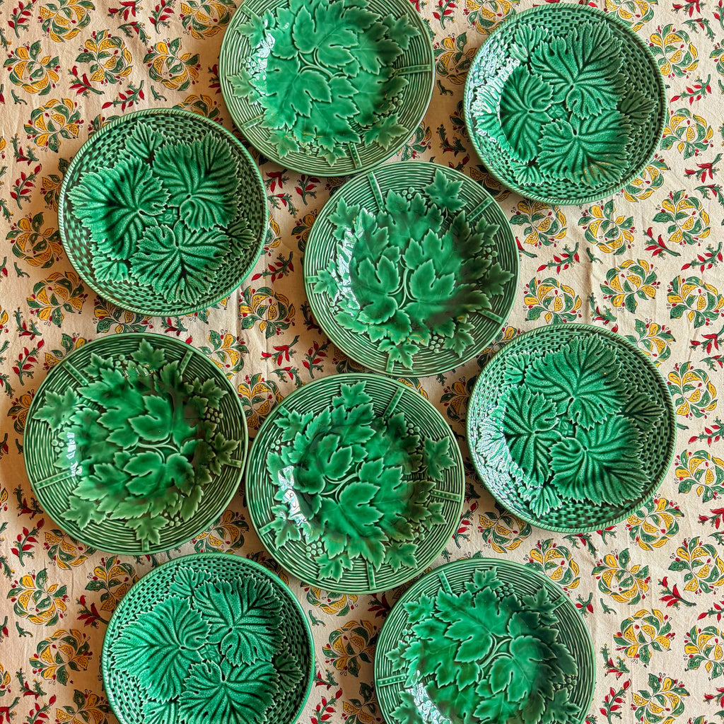 9 assiettes barbotine feuilles