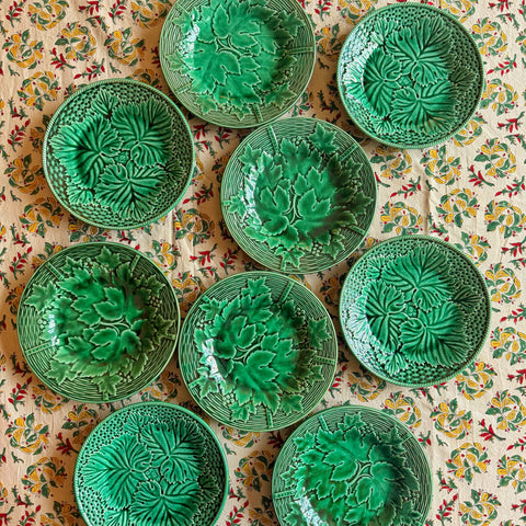 9 assiettes barbotine feuilles
