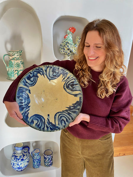 Grand plat ancien en terre cuite vernissée