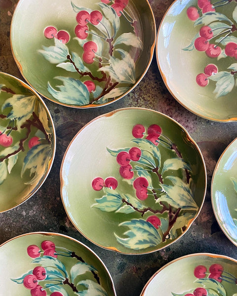 Ensemble plat et 12 assiettes Luneville modèle cerises