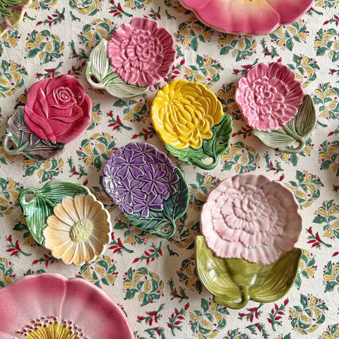 Lot de 7 raviers fleurs