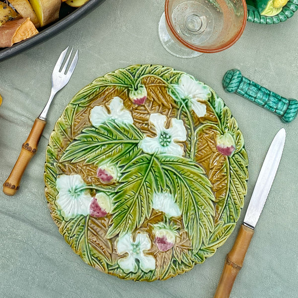 9 assiettes barbotine feuilles