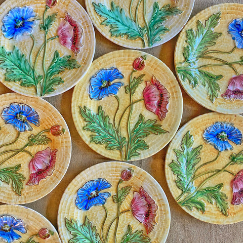 8 assiettes barbotine feuilles