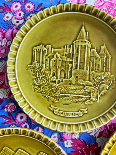 Ensemble Gien plat et 10 assiettes châteaux français