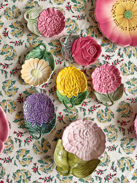 Lot de 7 raviers fleurs