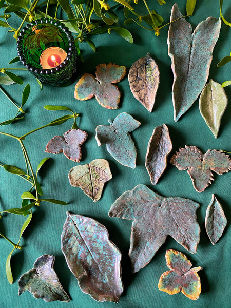 Lot de 14 feuilles émaillées
