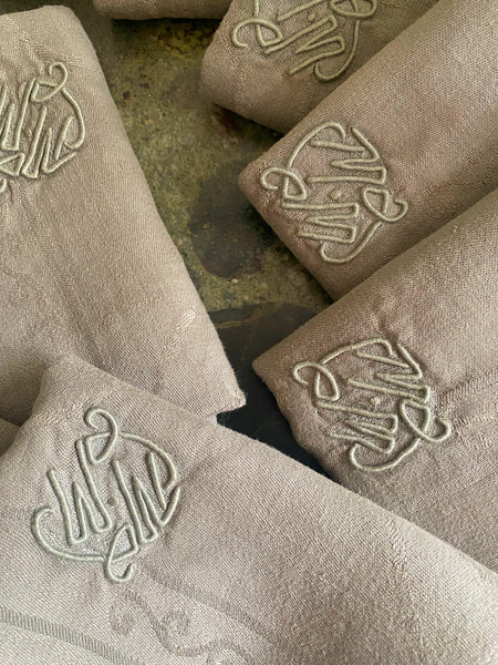 11 Serviettes anciennes brodées MM