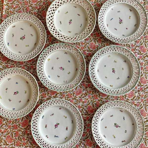 8 assiettes anciennes porcelaine