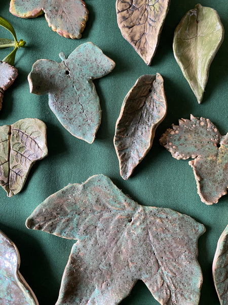 Lot de 14 feuilles émaillées