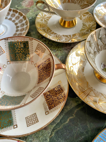 Ensemble de 10 tasses porcelaine