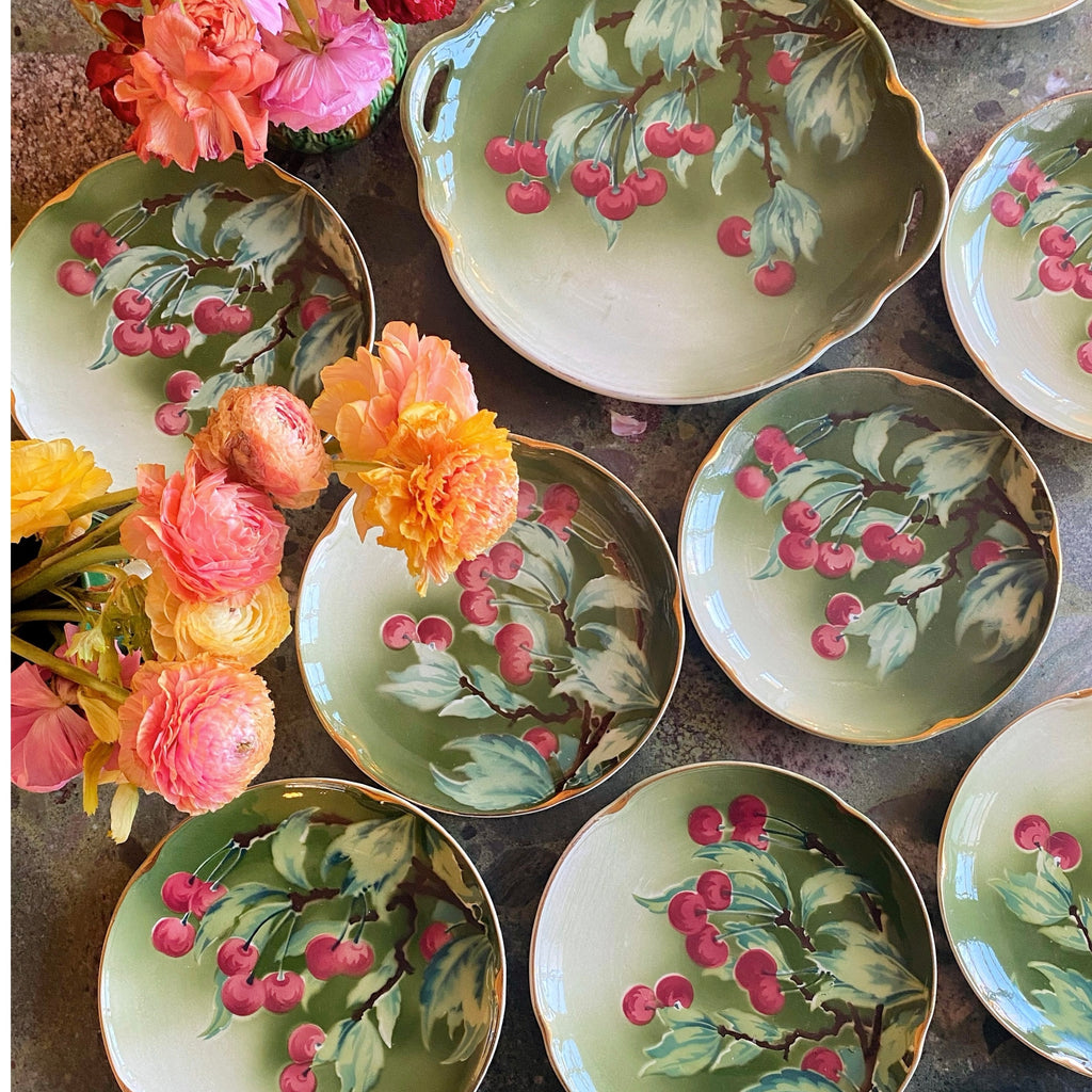 Ensemble plat et 12 assiettes Luneville modèle cerises