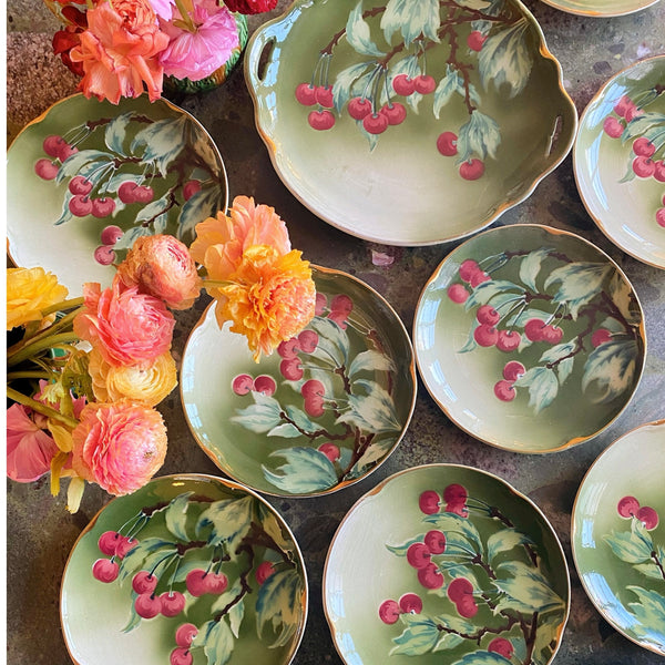 Ensemble plat et 12 assiettes Luneville modèle cerises