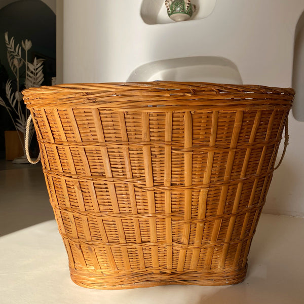 Panier géant en osier ancien