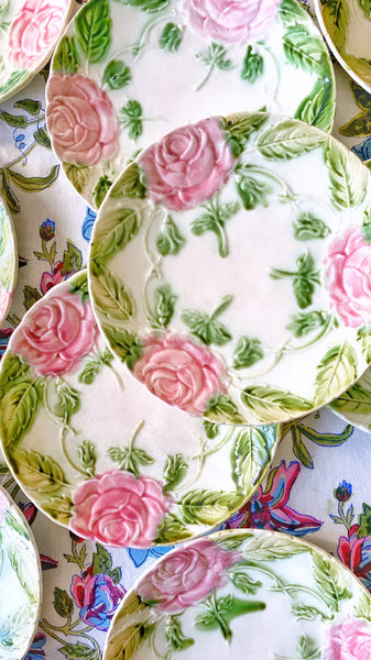 10 assiettes barbotine roses