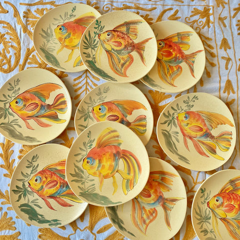 10 assiettes 1960 peintes à la main